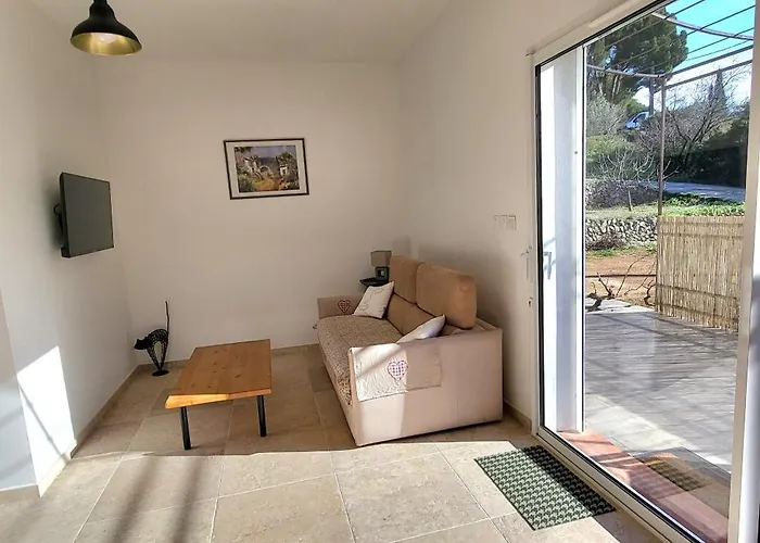 Jolie maison neuve entre mer et colline en Provence