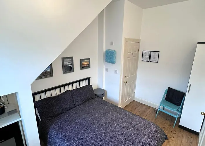 Guest house: Parade School Guest Rooms