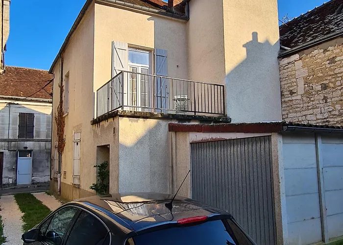 Chez Alba - terrasse, local à vélos et parking au centre historique