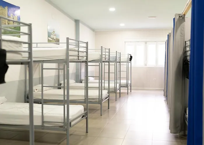 Albergue Barullo - Cubículos - Literas - Habitaciones