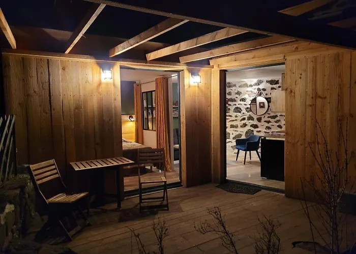 La maisonnette sous le cerisier