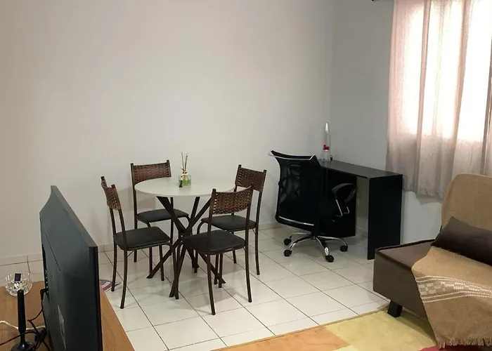 Apartamento inteiro no Alto Umuarama, próximo ao Aeroporto, Medicina e Granja Marileusa.