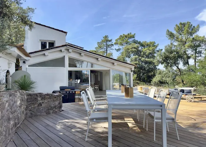 Villa Ormarine, vue exceptionnelle sur la baie de Cannes et le Mercantour