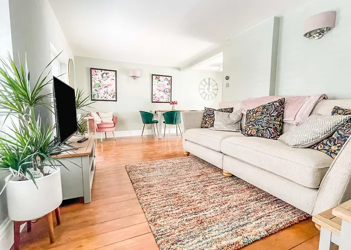 Beautiful 2 Bedroom Cottage With Private Courtyard In Arundel Centre