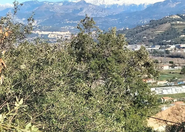 Rez de villa avec beau jardin et belle vue