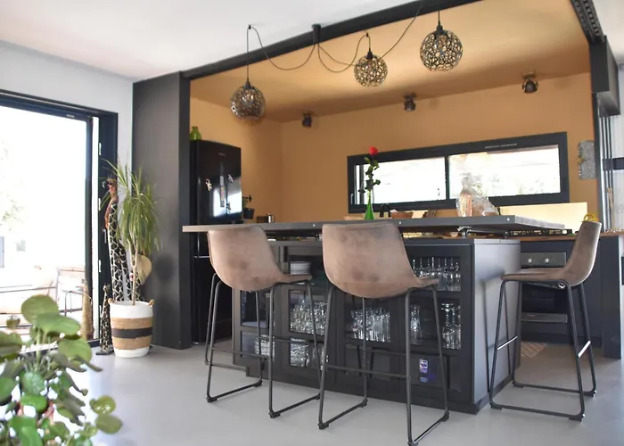 Nouveau : Magnifique Villa Individuelle Avec Piscine Rocbaron Var