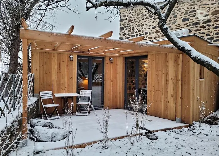 La maisonnette sous le cerisier