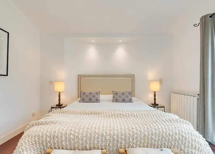 Casa de férias: Unique Beach Villa With Ocean View Pool Tennis