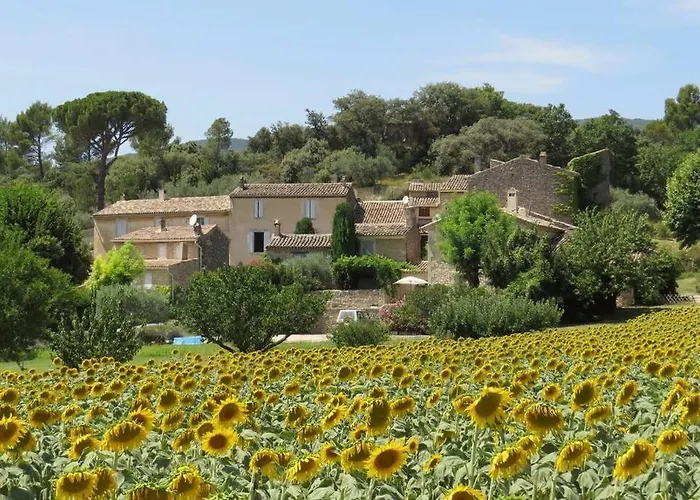 Les Tarraïettes au pied du Luberon