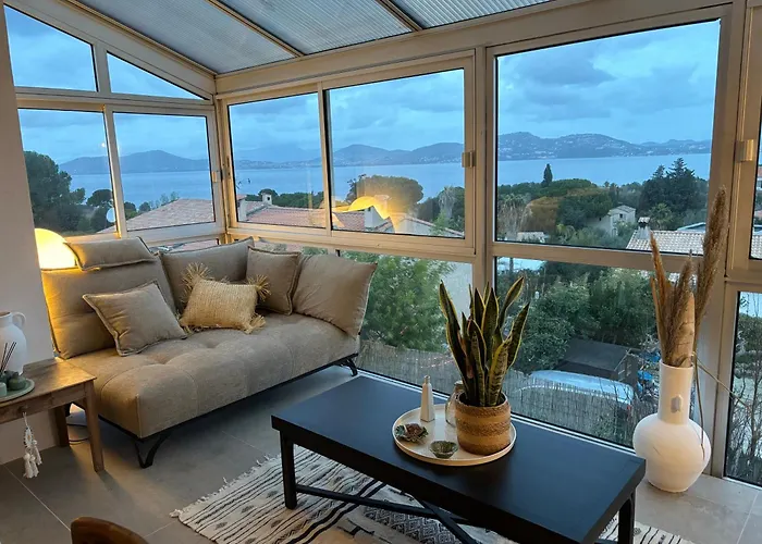 VILLA VUE MER sur la presqu'ile de GIENS