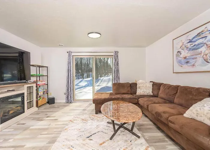 Green Bay Cozy Home, 3 Bed Rooms, 6 Beds, 2 Bath