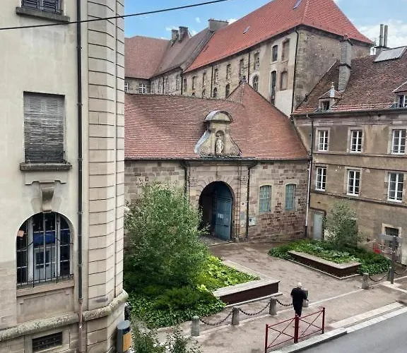F2 Centre Historique Saint Colomban