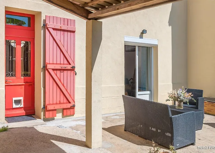 RÉF 398 - HENNEBONT maison de ville de caractère avec jardinet et patio