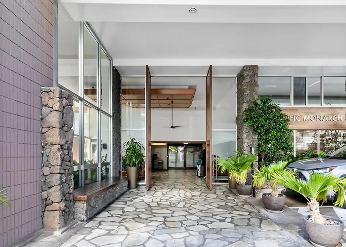 Ocean Retreat: Remodeled Pacific Monarch Haven