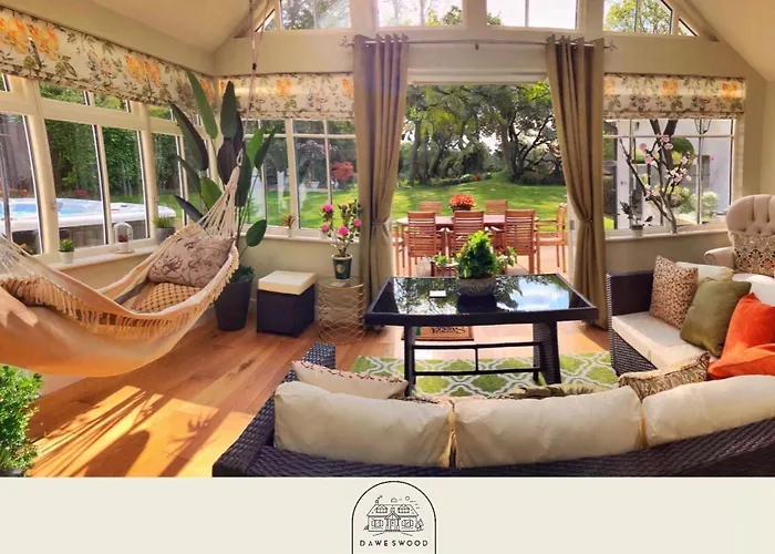 Daweswood - Luxury Cottage, Lake Access & Hot Tub