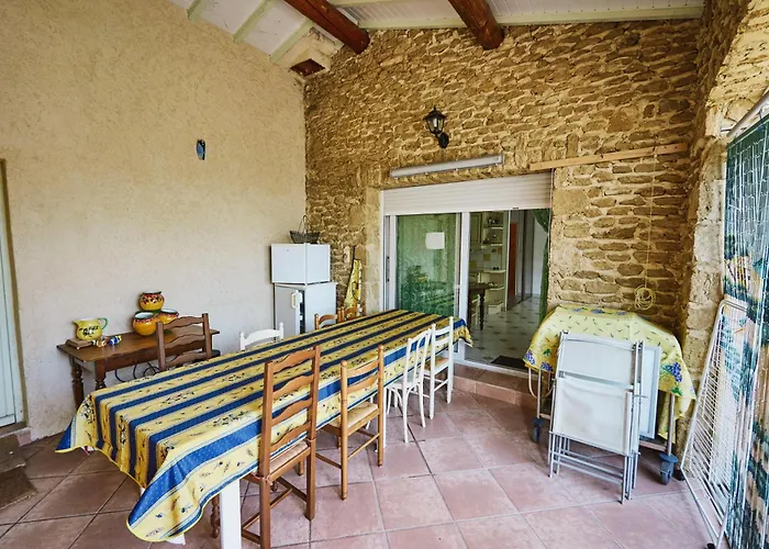 Maison provençale dans un cadre bucolique