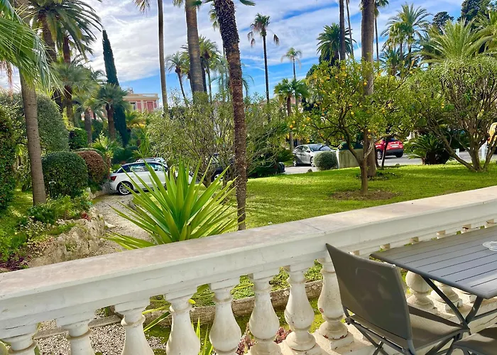 L'Orient Palace Apartments