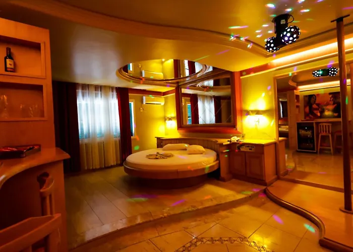 Avenida (Adults Only)