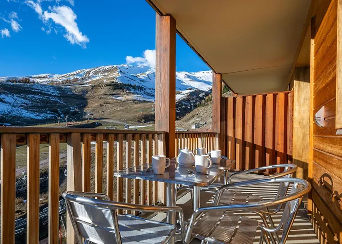 Appartement 6 personnes - Deux chambres - 40M2 - Balcons 10M2 sur pistes - Aucun vis à vis - Piscine - B301