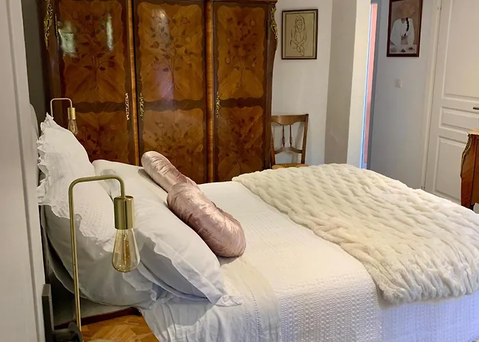 Appartement de caractère Le Camélia, 56m², dans propriété au calme avec piscine by le Mas de Louise et Sacha