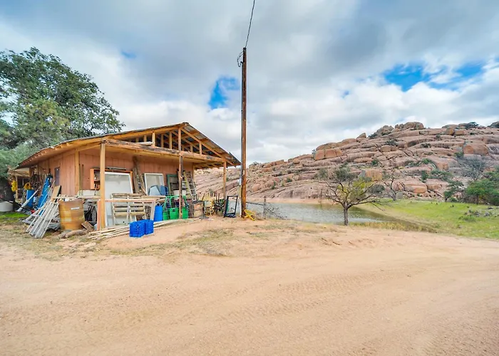Rustic & Western House On Lake - Swim & Fish!