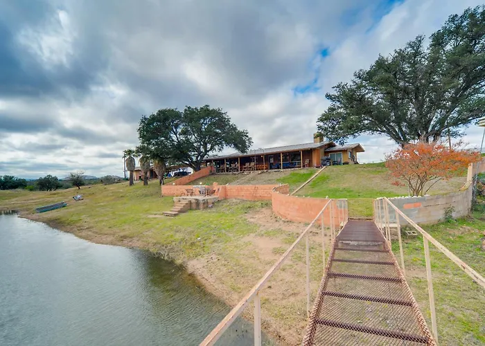 Rustic & Western House On Lake - Swim & Fish!