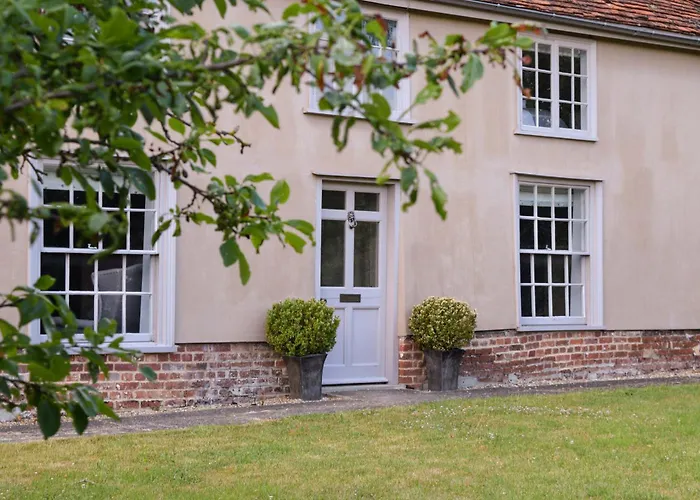 Hotel near College: Retreat East