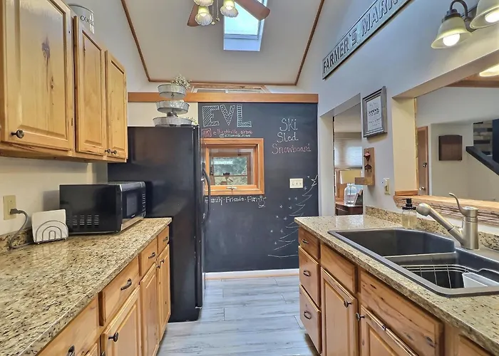Maples Retreat - 2 Acres - Fireplace