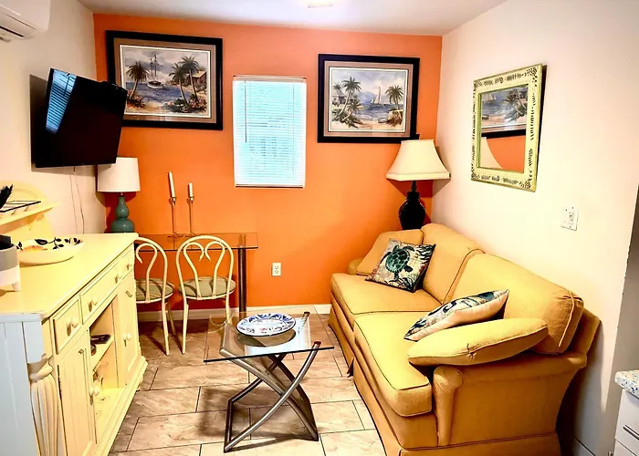 ~ Cozy In-Law Apartment Close To Siesta Key ~