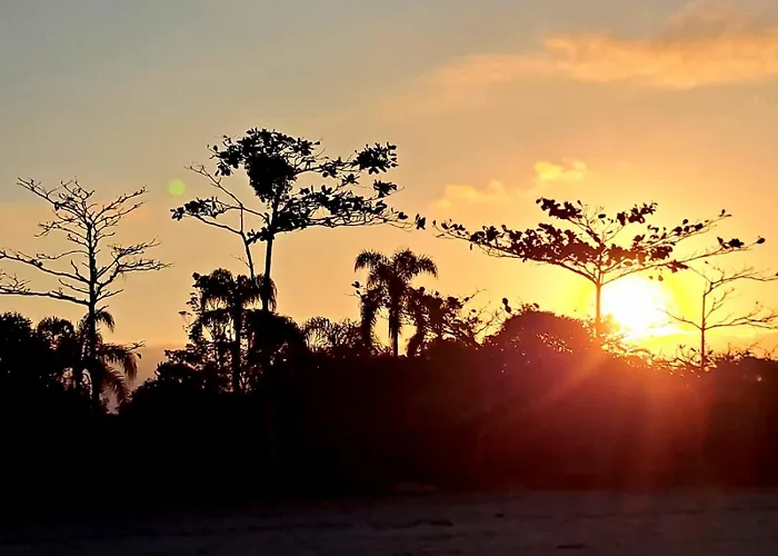 SUÍTE PRIVATIVA RIVIERA&ITAGUARÉ 100mts de 2 praias!