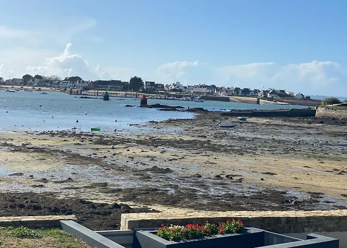 RÉF 231 - PORT-LOUIS appartement type 2 pleine vue Petite Mer avec terrasse, parking et garage dans résidence récente