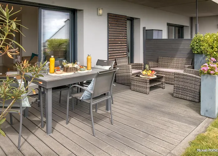 RÉF 231 - PORT-LOUIS appartement type 2 pleine vue Petite Mer avec terrasse, parking et garage dans résidence récente