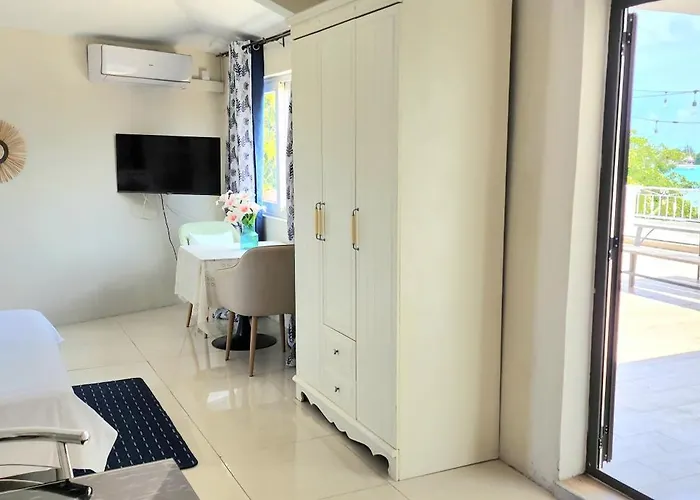 Lovely Studio Apartment With Views Of The Lagoon.