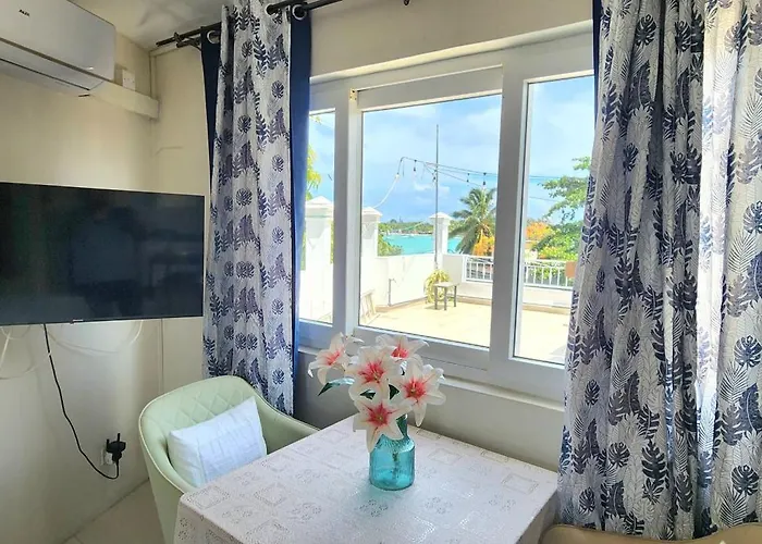 Lovely Studio Apartment With Views Of The Lagoon.