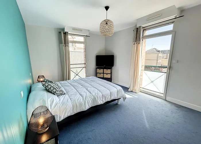 Appartement rénové avec ascenseur - Proche plage et centre-ville - FR-1-361-506