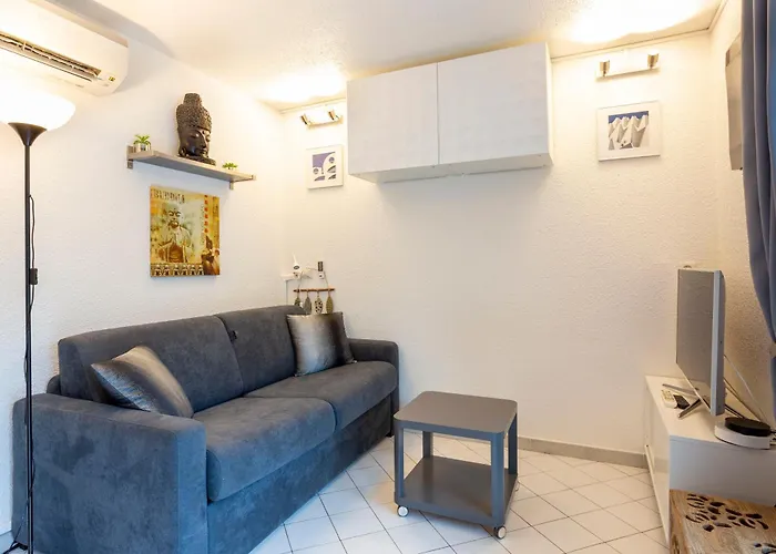 Chez Claude & Isabelle - Joli Studio Cabine Climatise Avec Parking Et Piscine