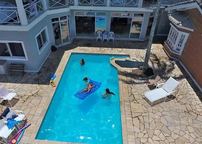 Linda casa em condomínio fechado para temporada.