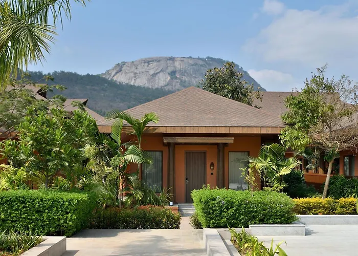 Hotel with pool: Mulberry Shades Bengaluru Nandi Hills, A Tribute Portfolio Resort