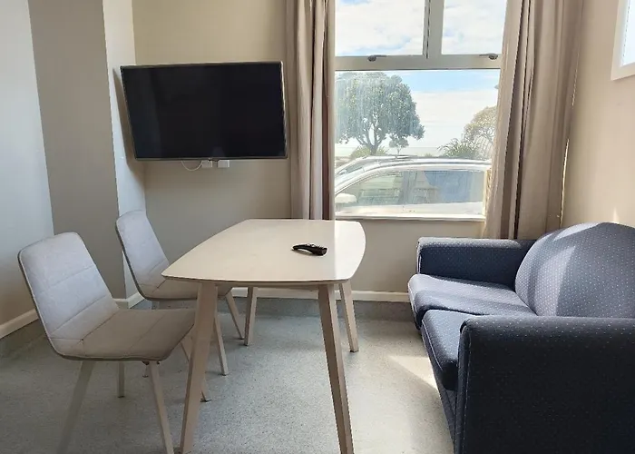 Beach hotel: Napier Art House Backpackers