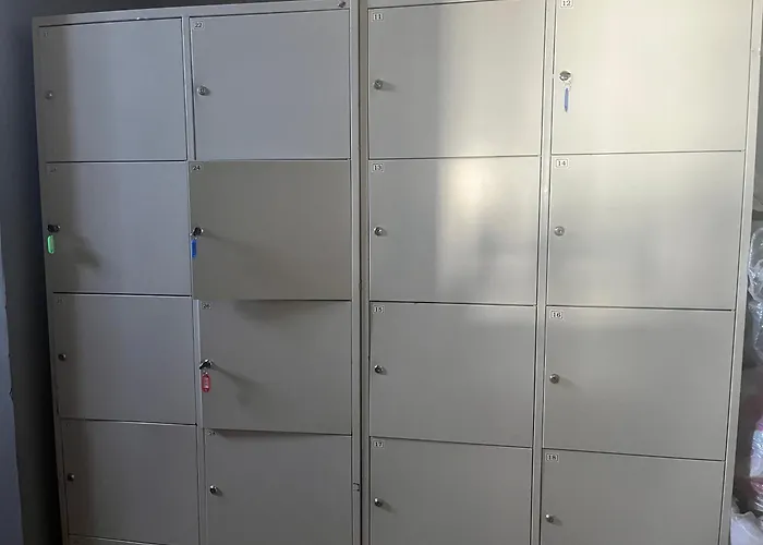 4 Couples & 4 Friends Hostel