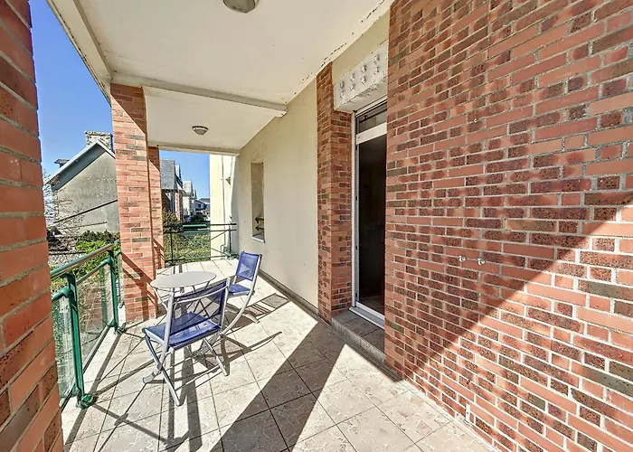 Appartement rénové avec ascenseur - Proche plage et centre-ville - FR-1-361-506