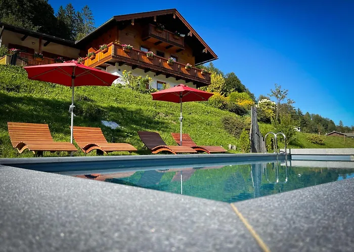 Hotel mit Pool: Gästehaus Göllblick