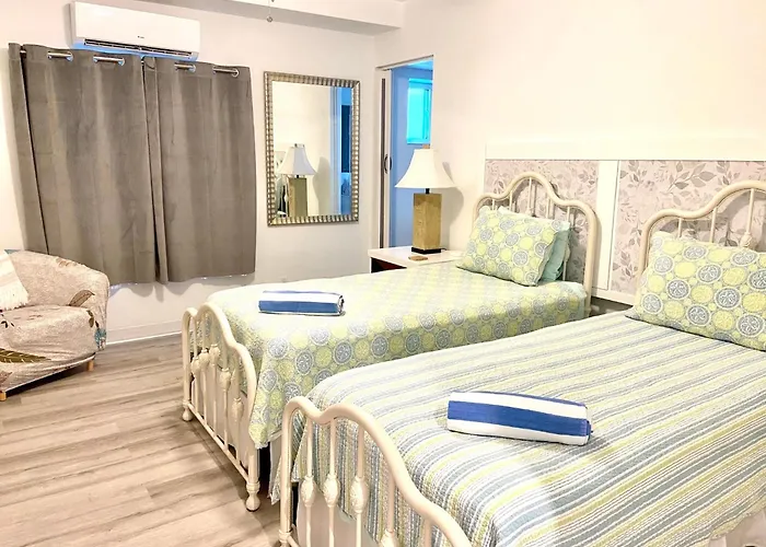 Motel: Organic Beach Retreat