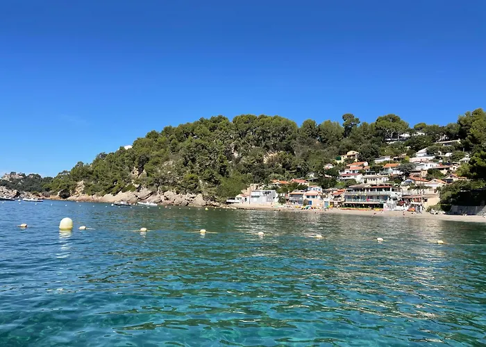 Appartement cosy vue mer à 50 m de la plage - refait à neuf et climatisé