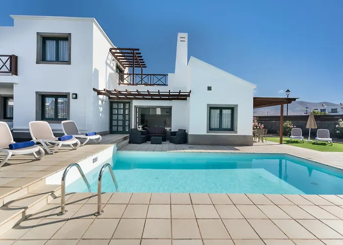  Camelot Holiday Homes By Livvo