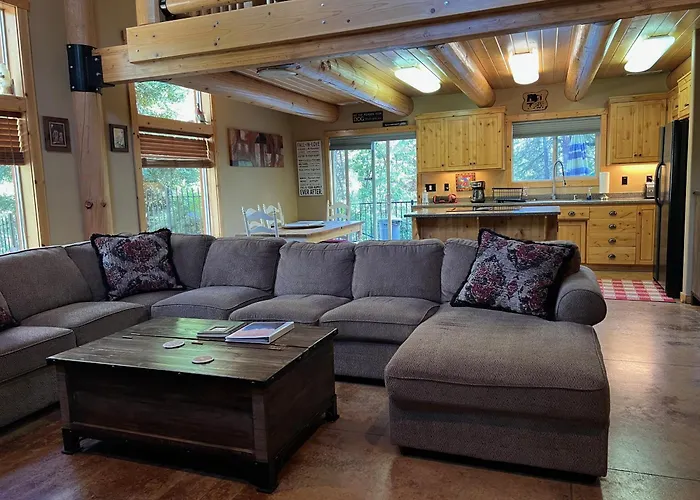 Shasta Lake Luxury Log Cabin: Hot Tub & Pool