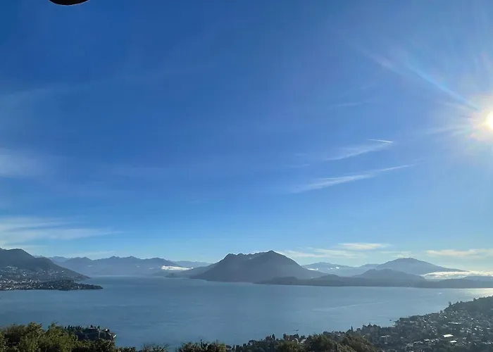 Alba sul lago