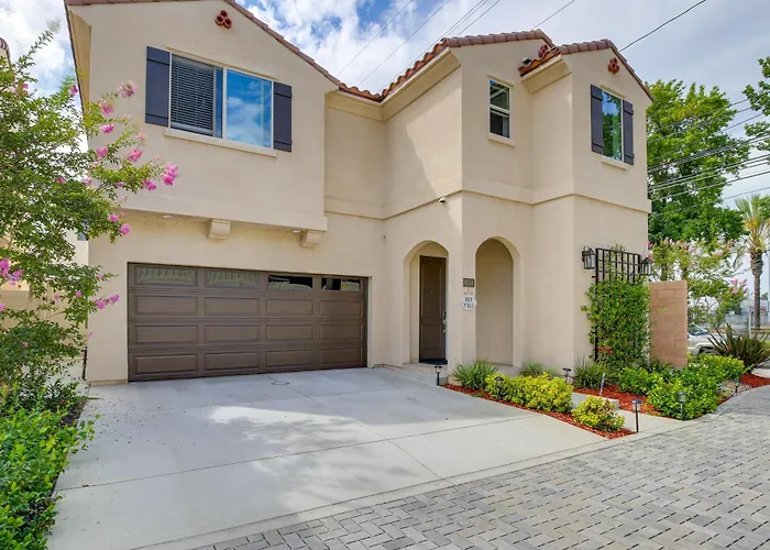 Pet-Friendly Paramount Home, 16 Mi To Los Angeles!