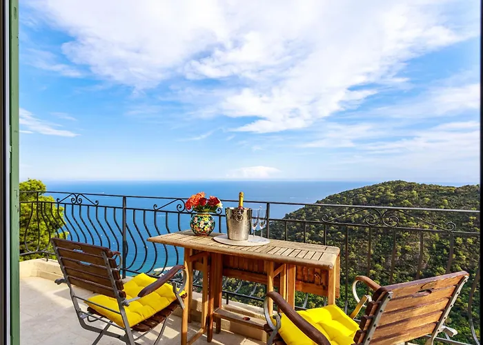 Sea View Apartment With Private Secure Parking 3