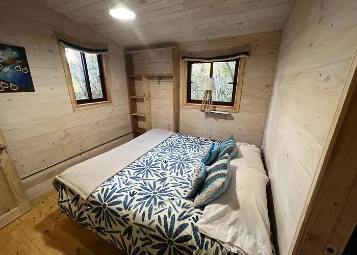 K M 6 River Lodge